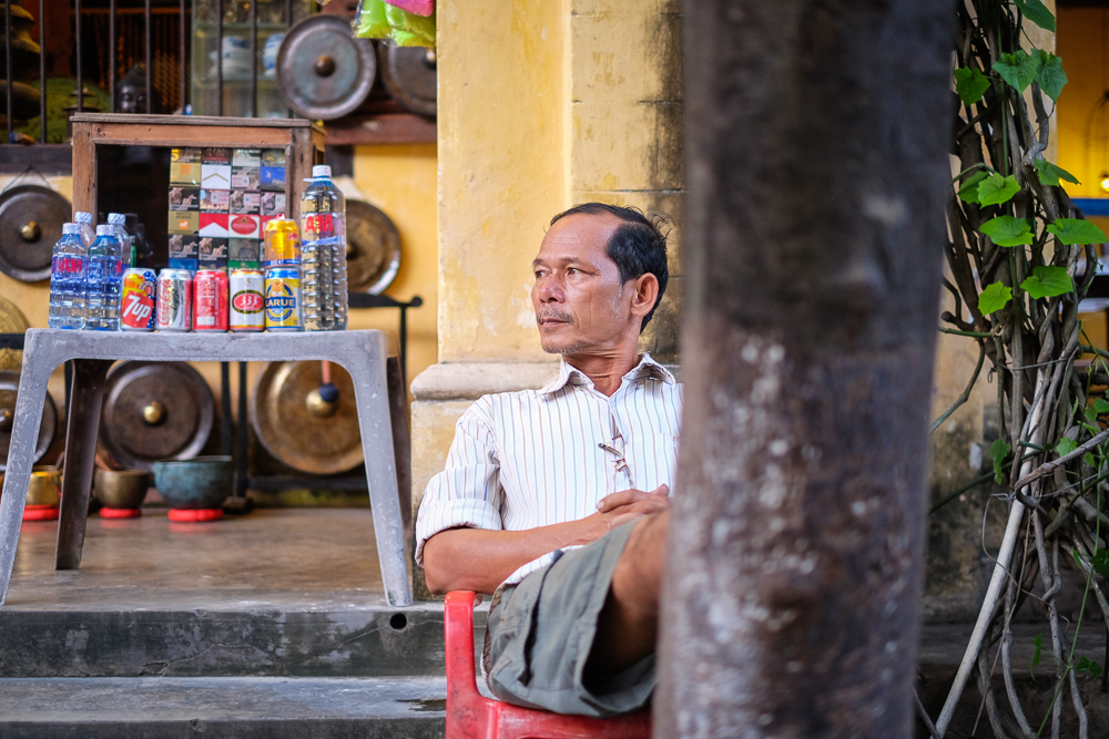 hoi-an-mango-turmeric-smoothie-drink-seller