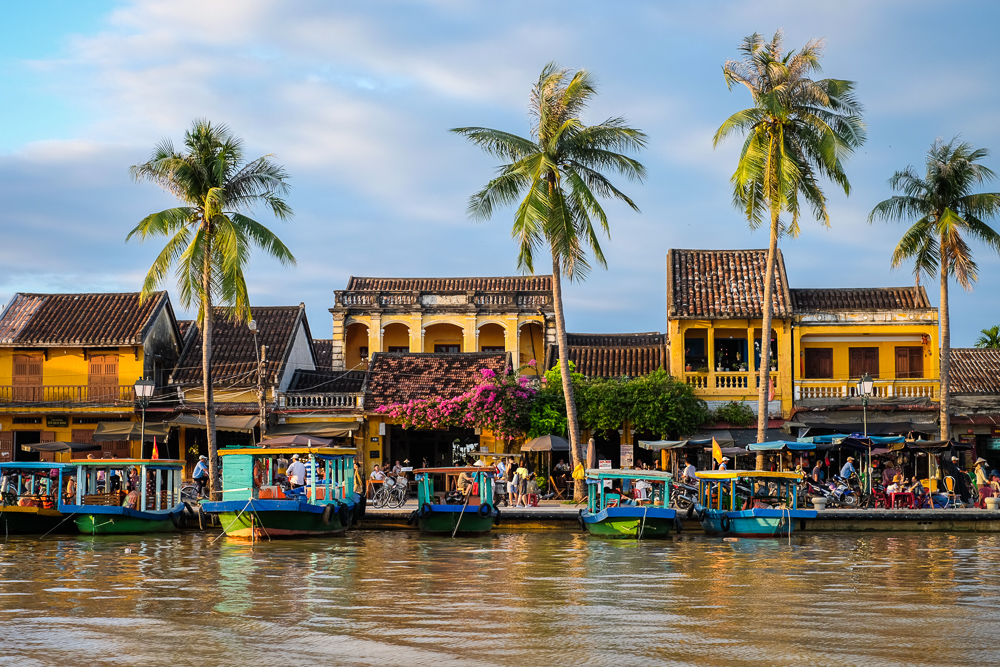 hoi-an-mango-turmeric-smoothie-waterside