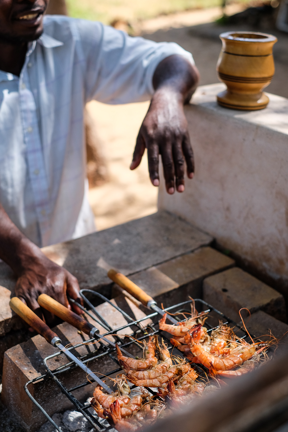 Mkoko House BBQ Gambas-Idi grilling